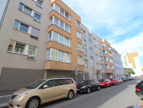 Fotografie nemovitosti - Pronájem, garážové stání, Praha 9 - Libeň, ul. Kurta Konráda